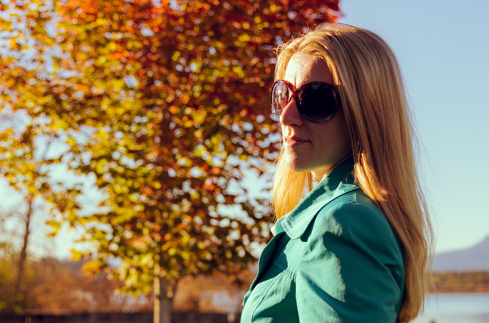 La moda atrae a hombre y mujeres y se puede ahorrar usando cupones de descuento